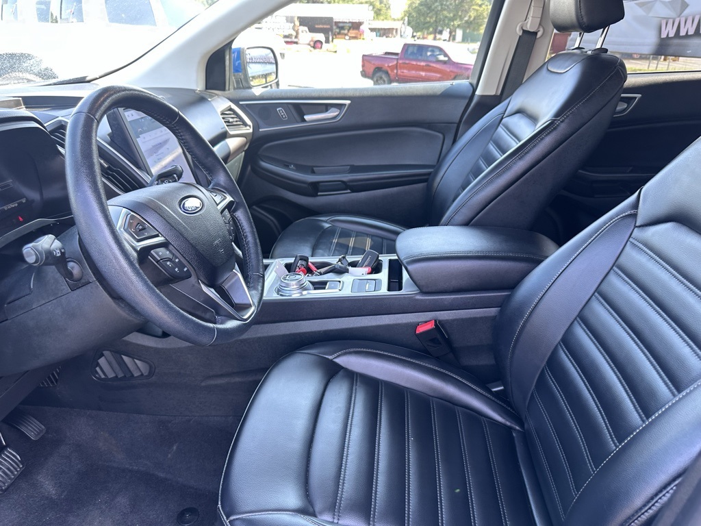 2023 Ford Edge SEL photo 2