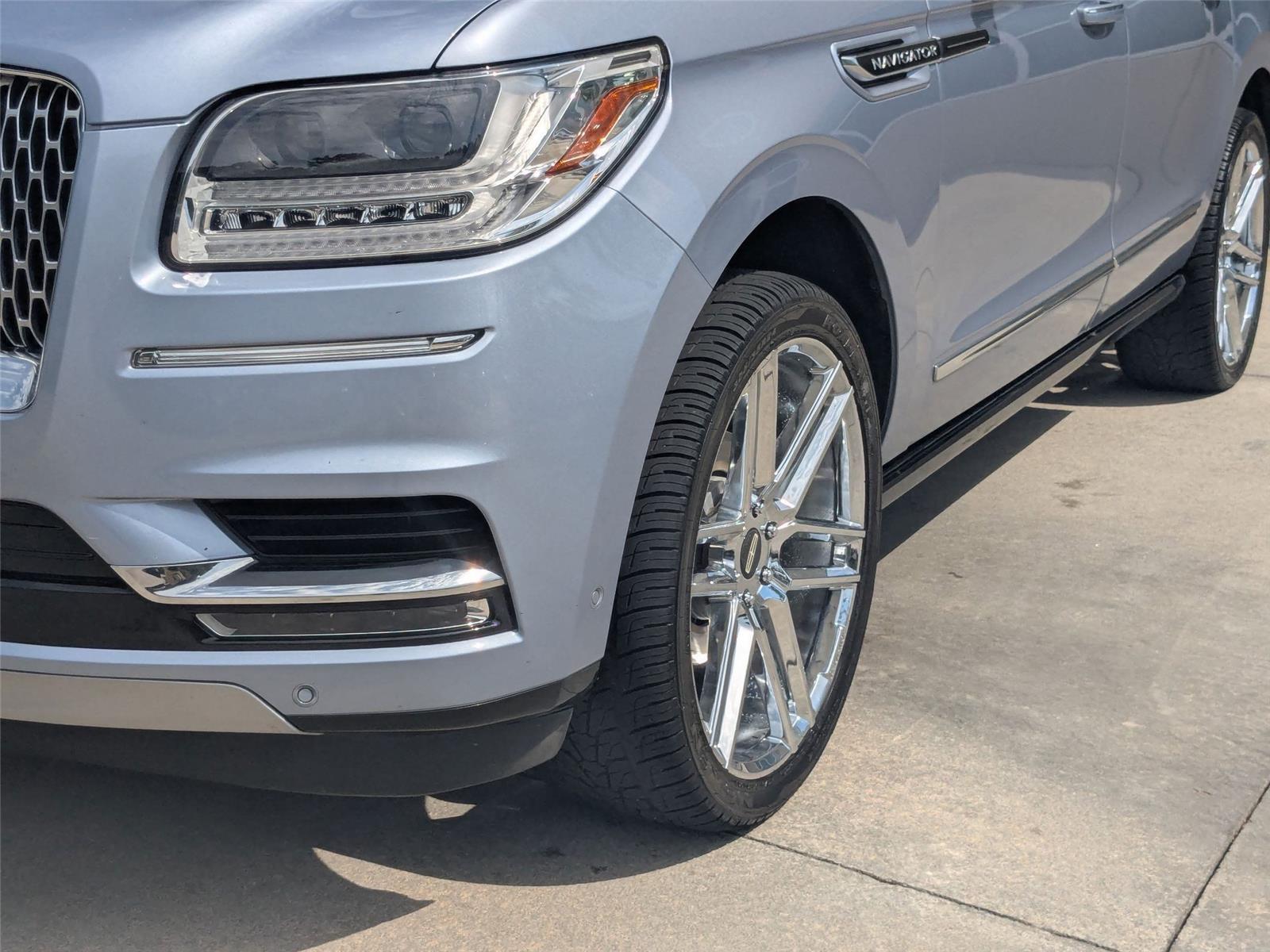 2020 Lincoln Navigator Black Label photo 9