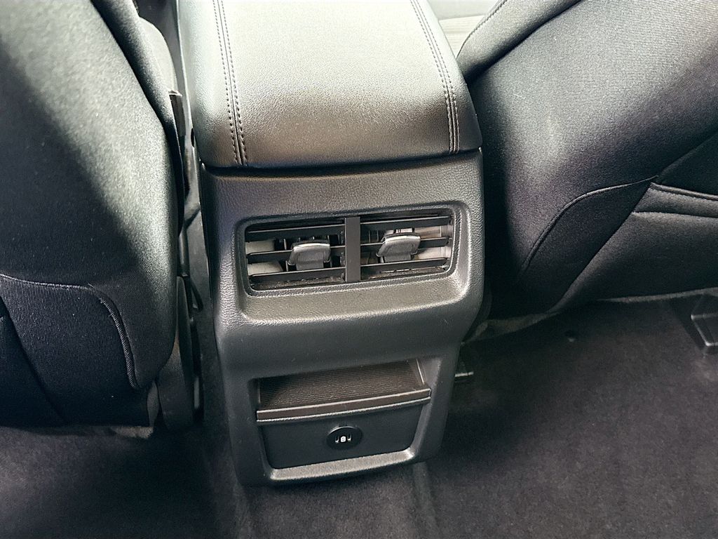 2023 Ford Edge SEL photo 24