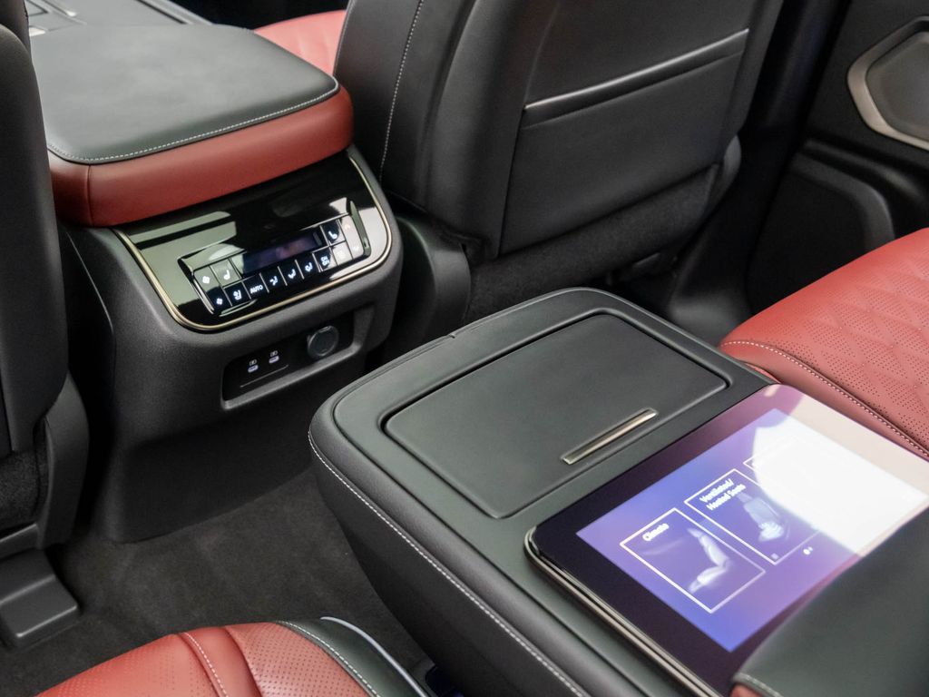 2026 Infiniti QX80 photo 17