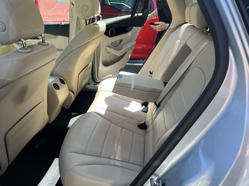 2022 Mercedes Benz GLC 300 photo 4