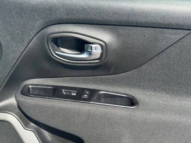2021 Jeep Renegade Latitude photo 19