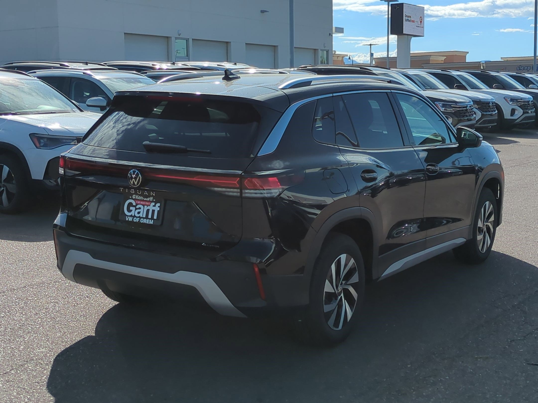 2025 Volkswagen Tiguan S photo 2