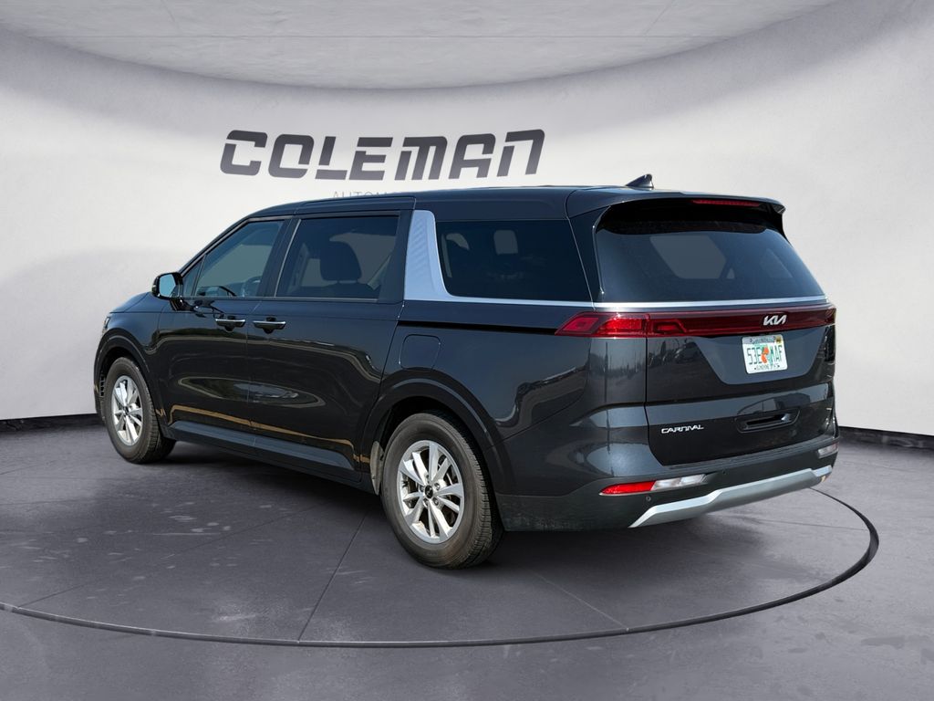 2024 Kia Carnival LX photo 3