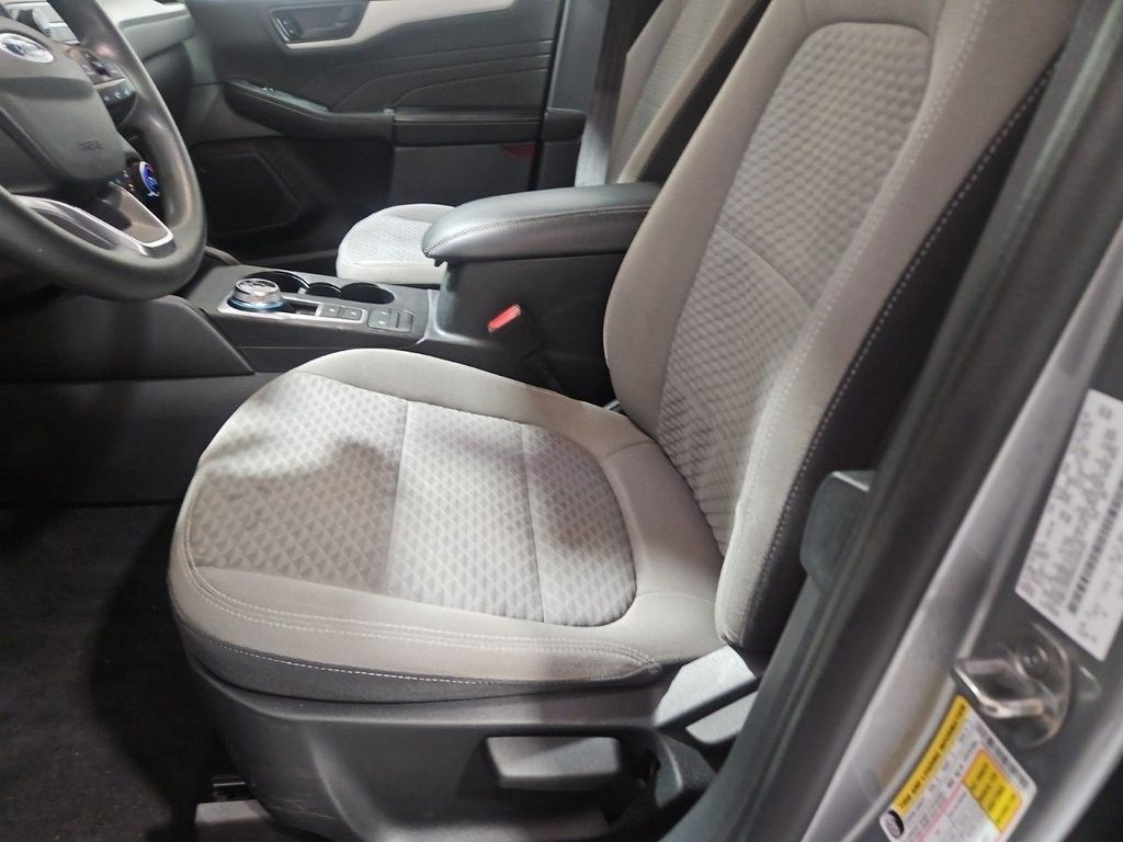 2022 Ford Escape SE photo 8