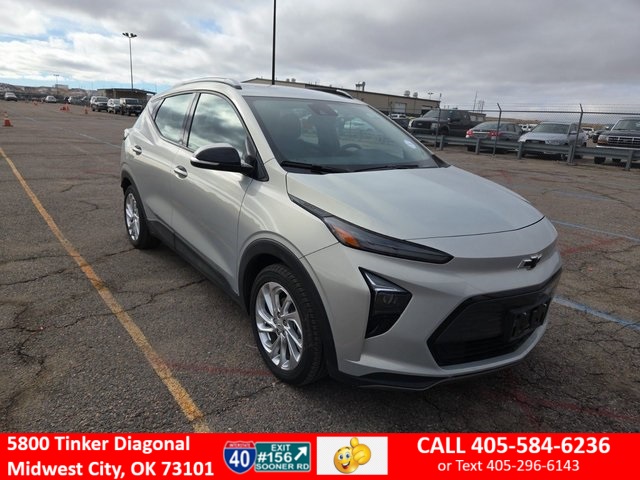 2023 Chevrolet Bolt EUV LT's photo