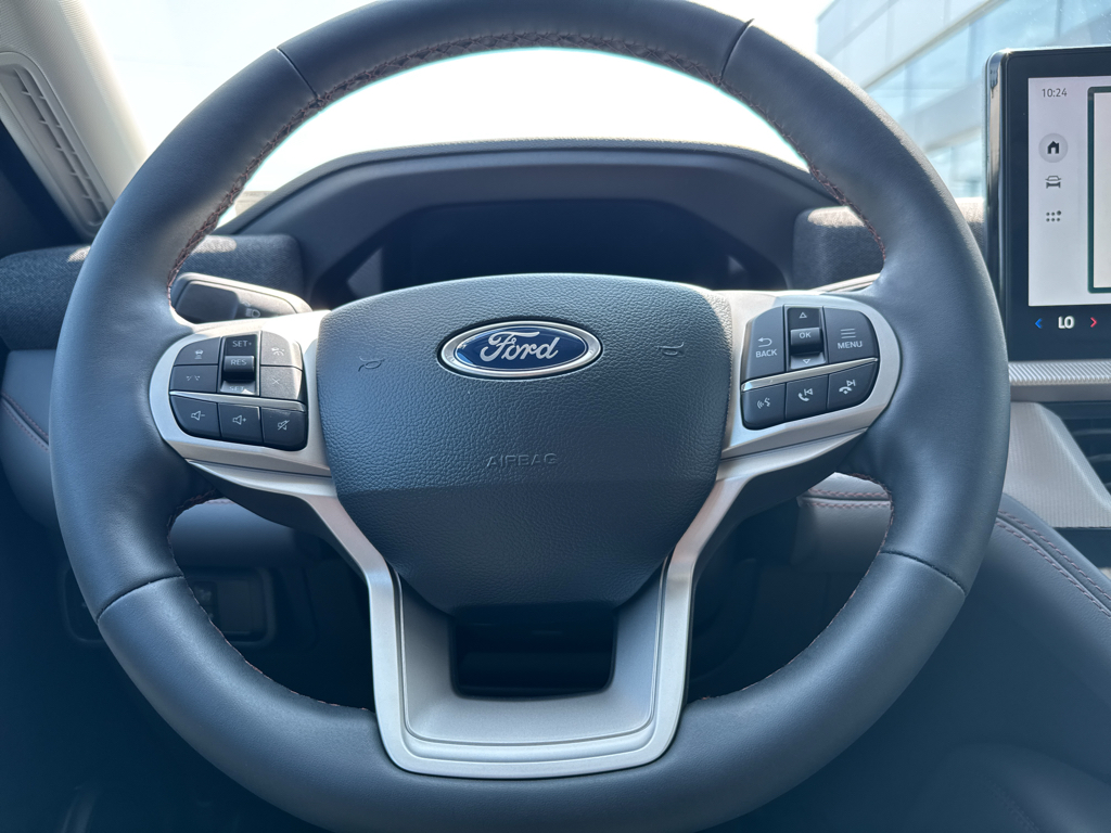 2025 Ford Explorer photo 23