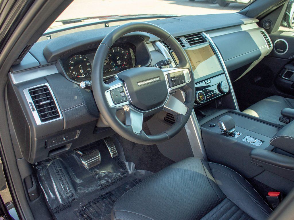 2024 Land Rover Discovery SE photo 11