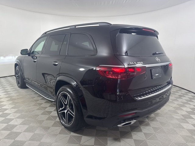 2026 Mercedes Benz GLS 450 4MATIC photo 2