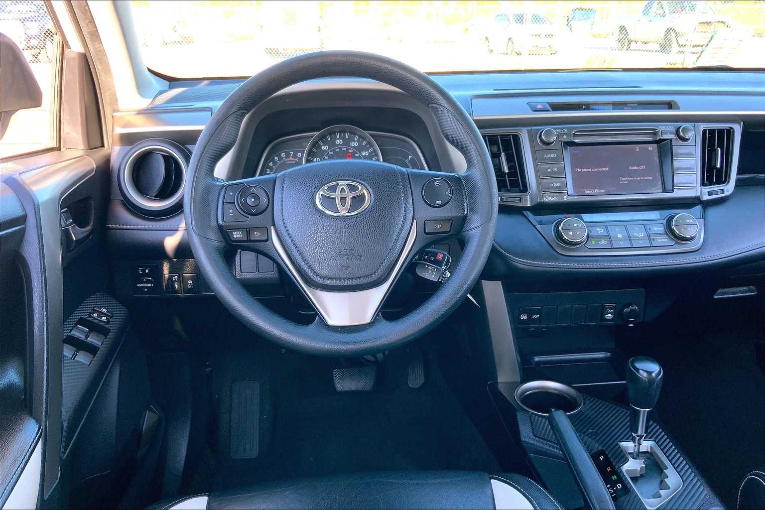2015 Toyota RAV4 XLE photo 4