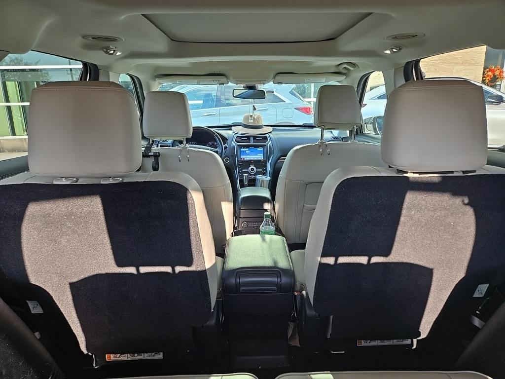 2019 Ford Explorer Platinum photo 6