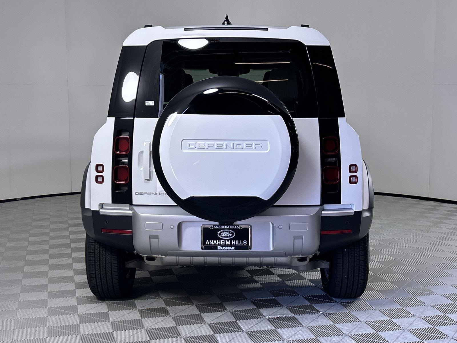 2025 Land Rover Defender 110 S photo 4