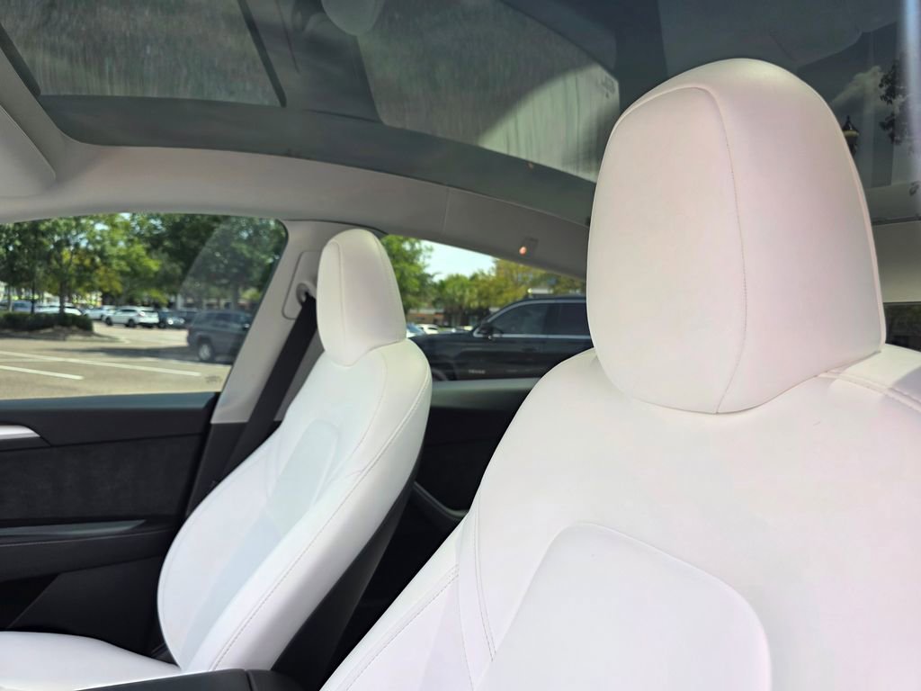 2025 Tesla Model Y Long Range photo 13