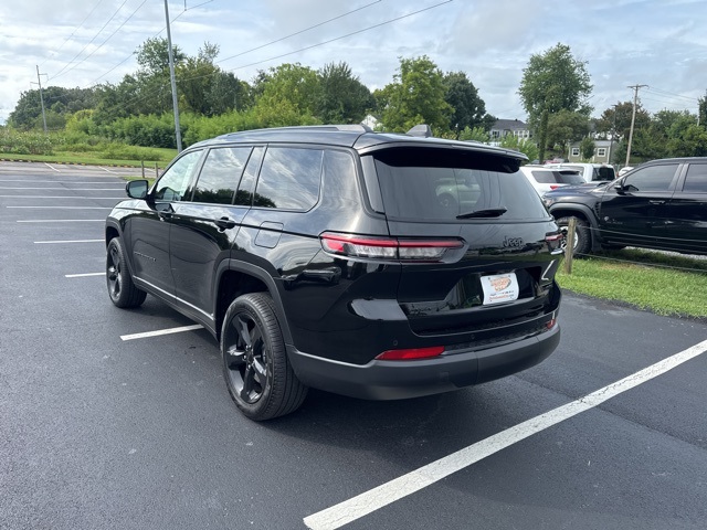 2025 Jeep Grand Cherokee Limited photo 3