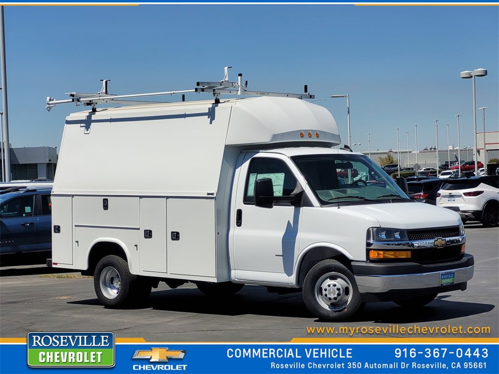 2024 Chevrolet Express Cutaway Base's photo