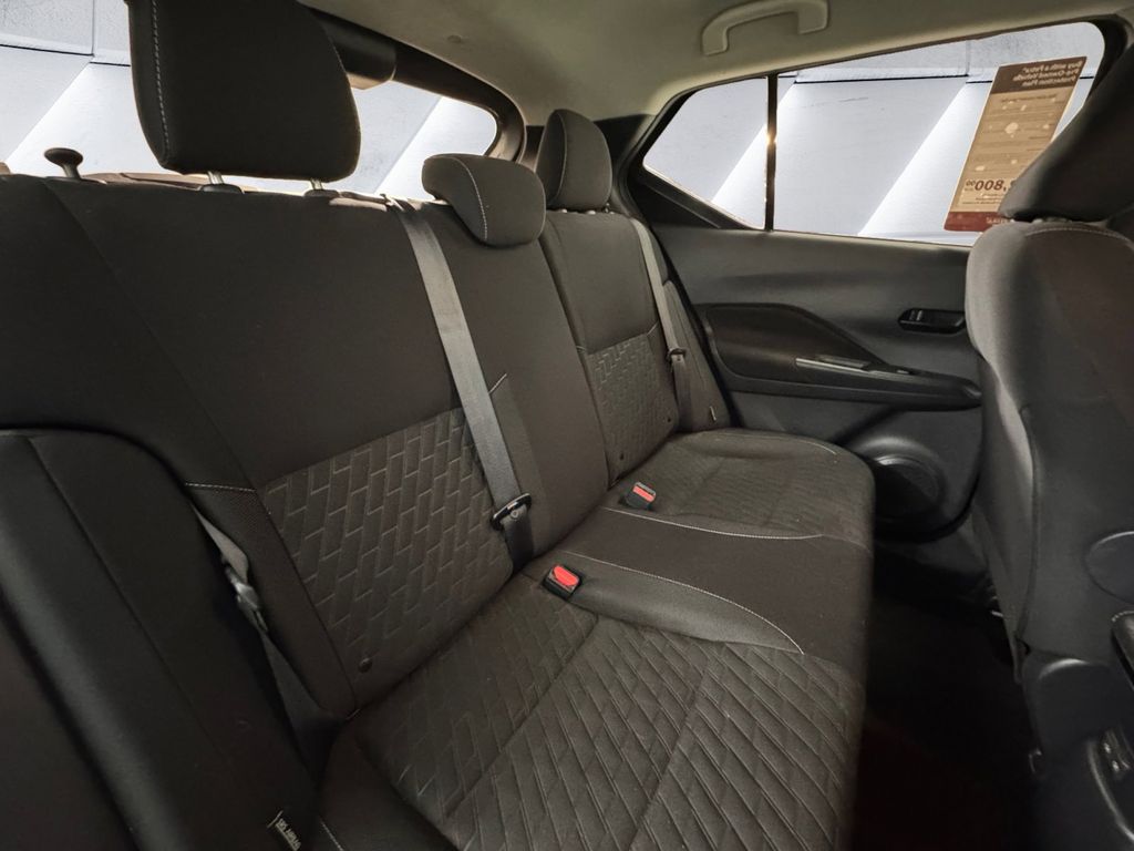 2021 Nissan Kicks S photo 16