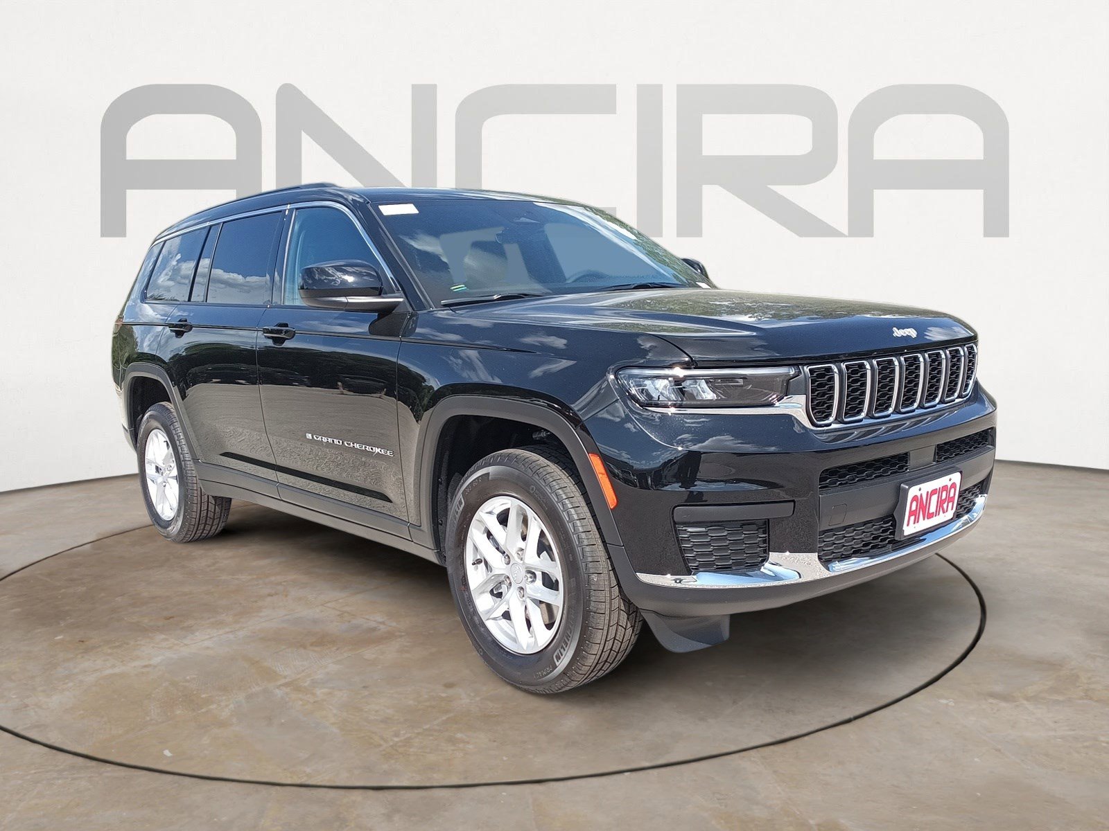 2025 Jeep Grand Cherokee Laredo photo 5