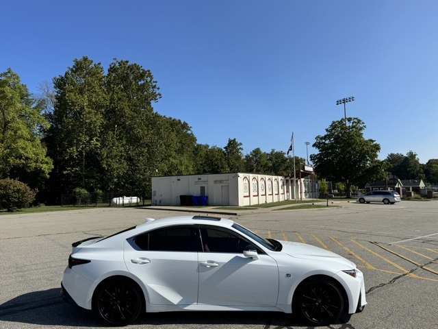 2023 Lexus IS 350 F SPORT photo 4