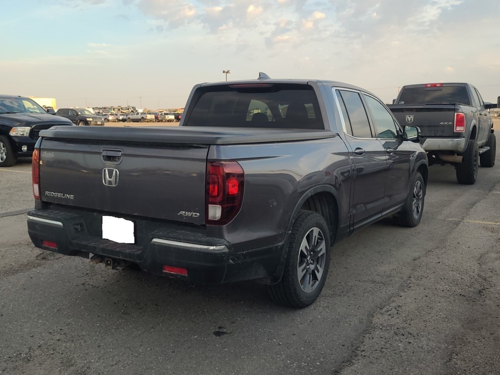 2017 Honda Ridgeline RTL-T photo 2
