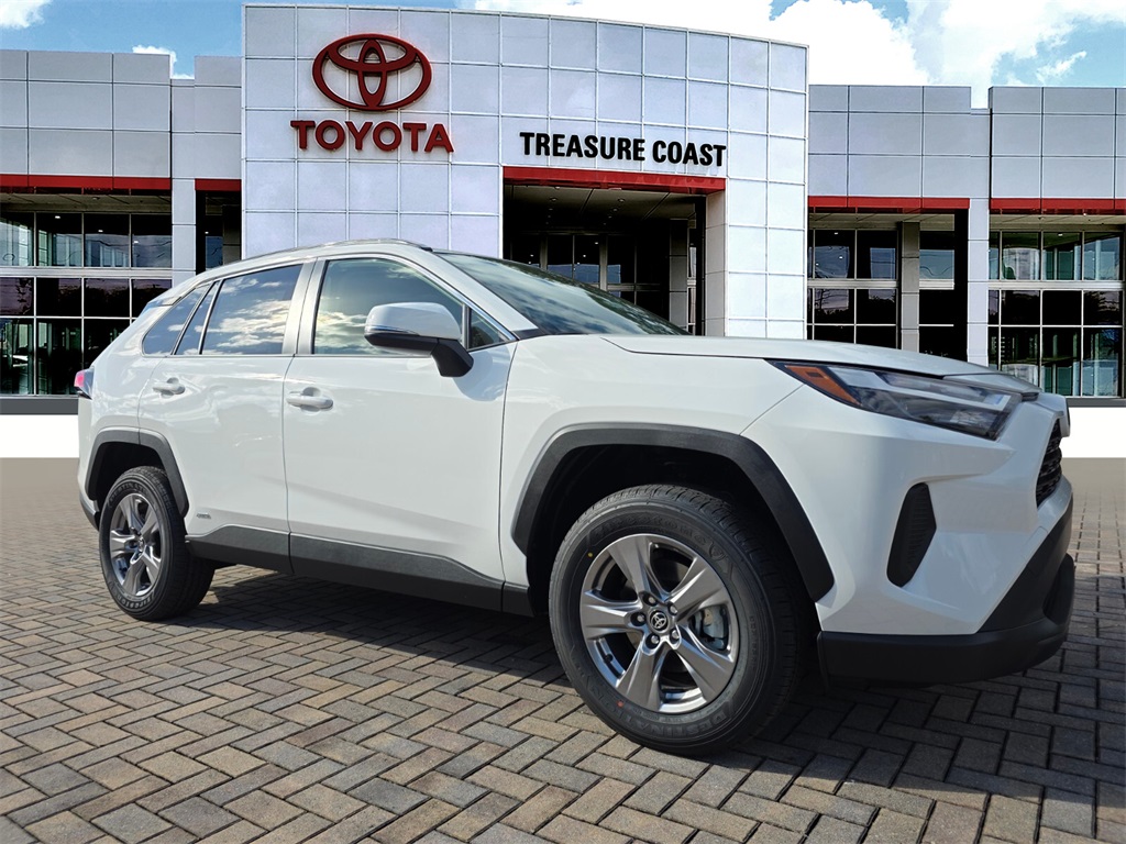 2025 Toyota RAV4 XLE's photo