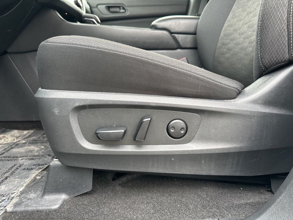 2024 Nissan Pathfinder SV photo 12