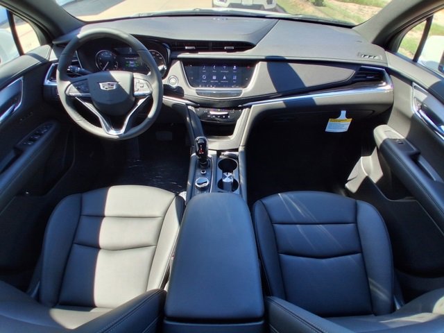 2025 Cadillac XT4 Luxury photo 7
