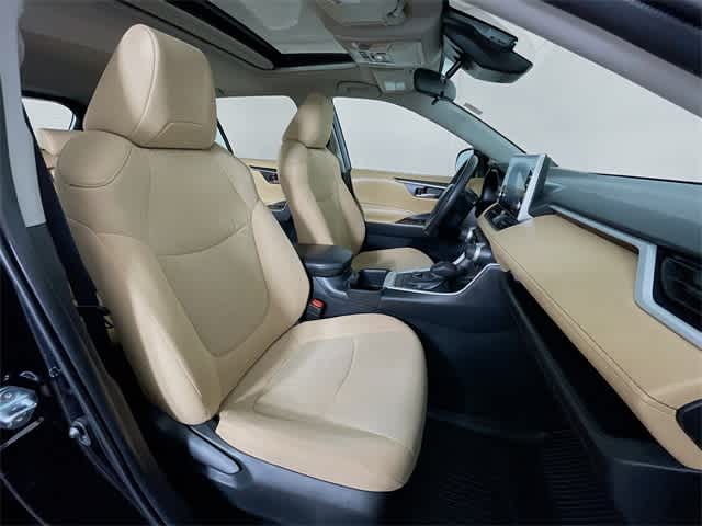 2022 Toyota RAV4 Hybrid XLE photo 29
