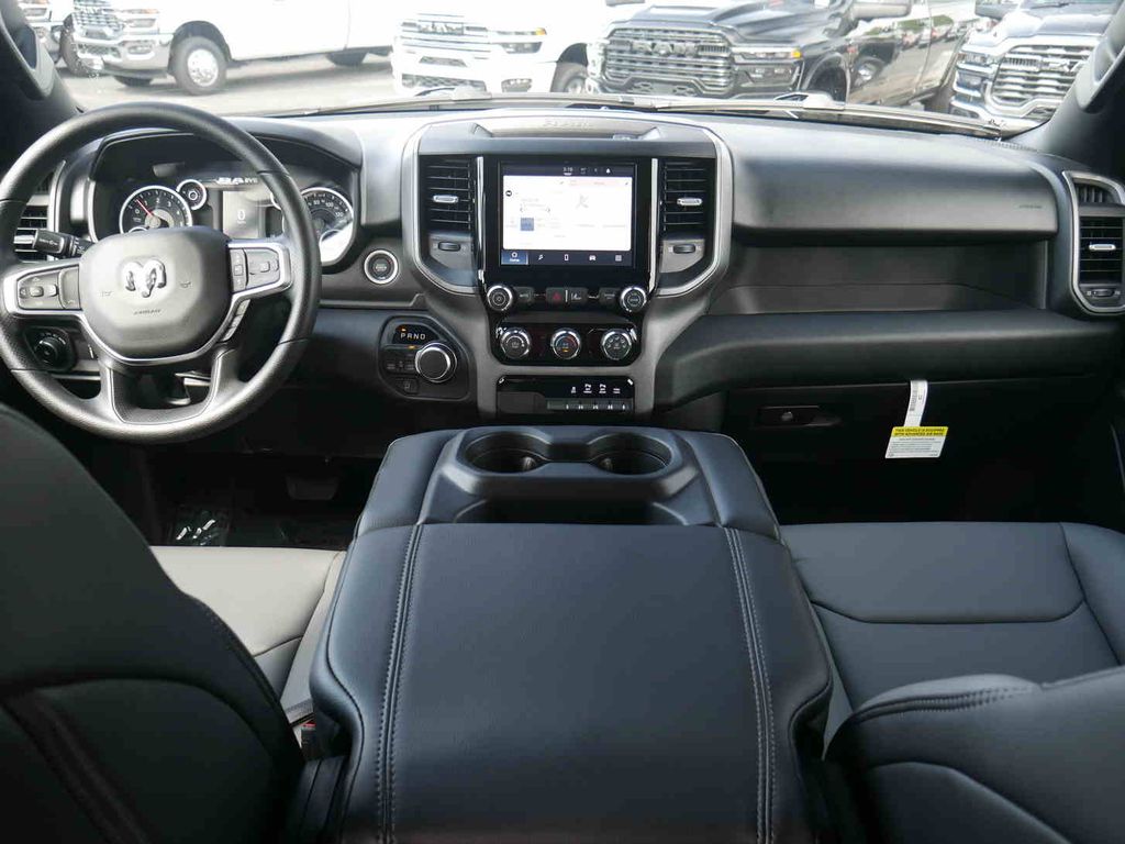 2025 Ram 1500 Tradesman photo 4