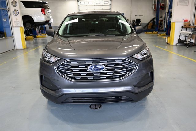 2021 Ford Edge SE photo 2