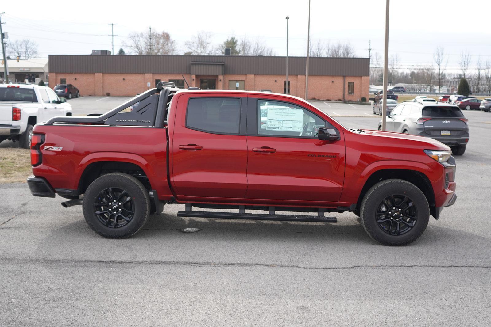 2025 Chevrolet Colorado Z71 photo 2