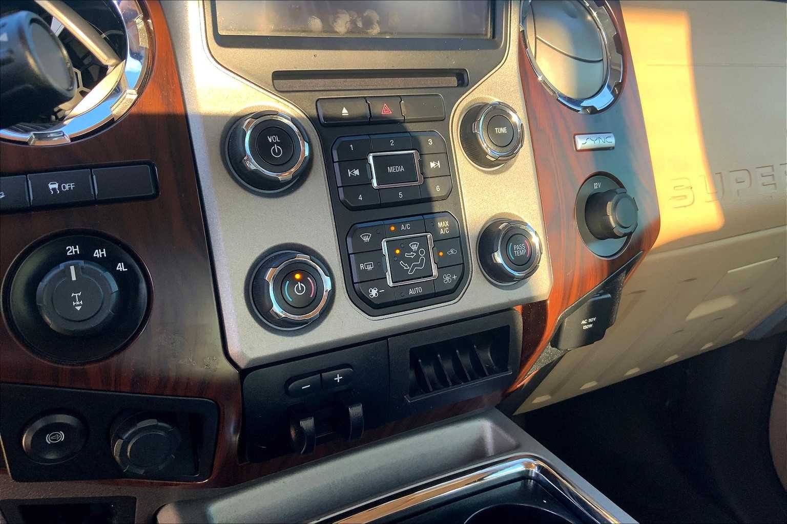 2016 Ford F-250 Lariat photo 29