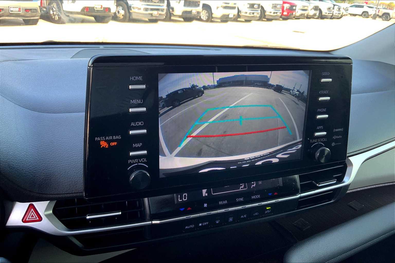 2021 Toyota Sienna LE photo 23