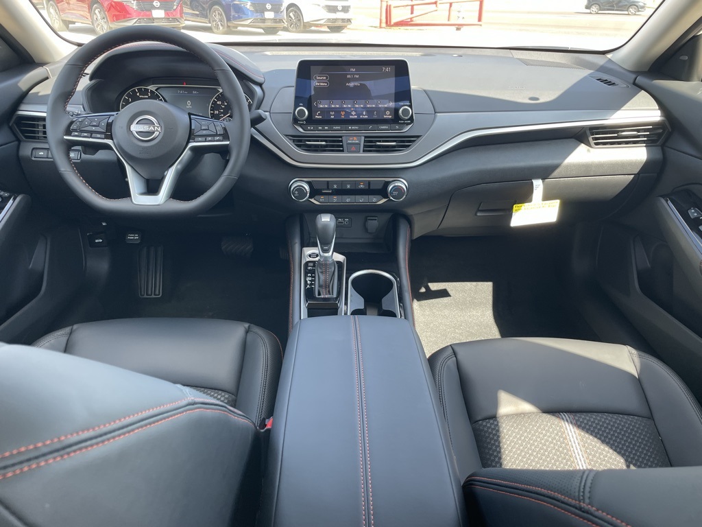 2025 Nissan Altima SR photo 15