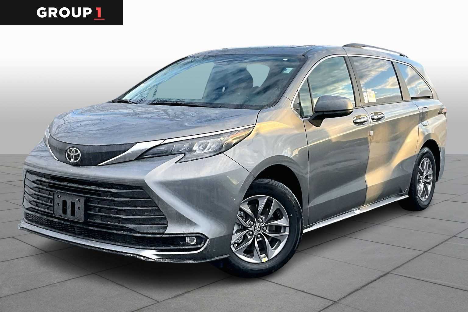 2026 Toyota Sienna XLE's photo