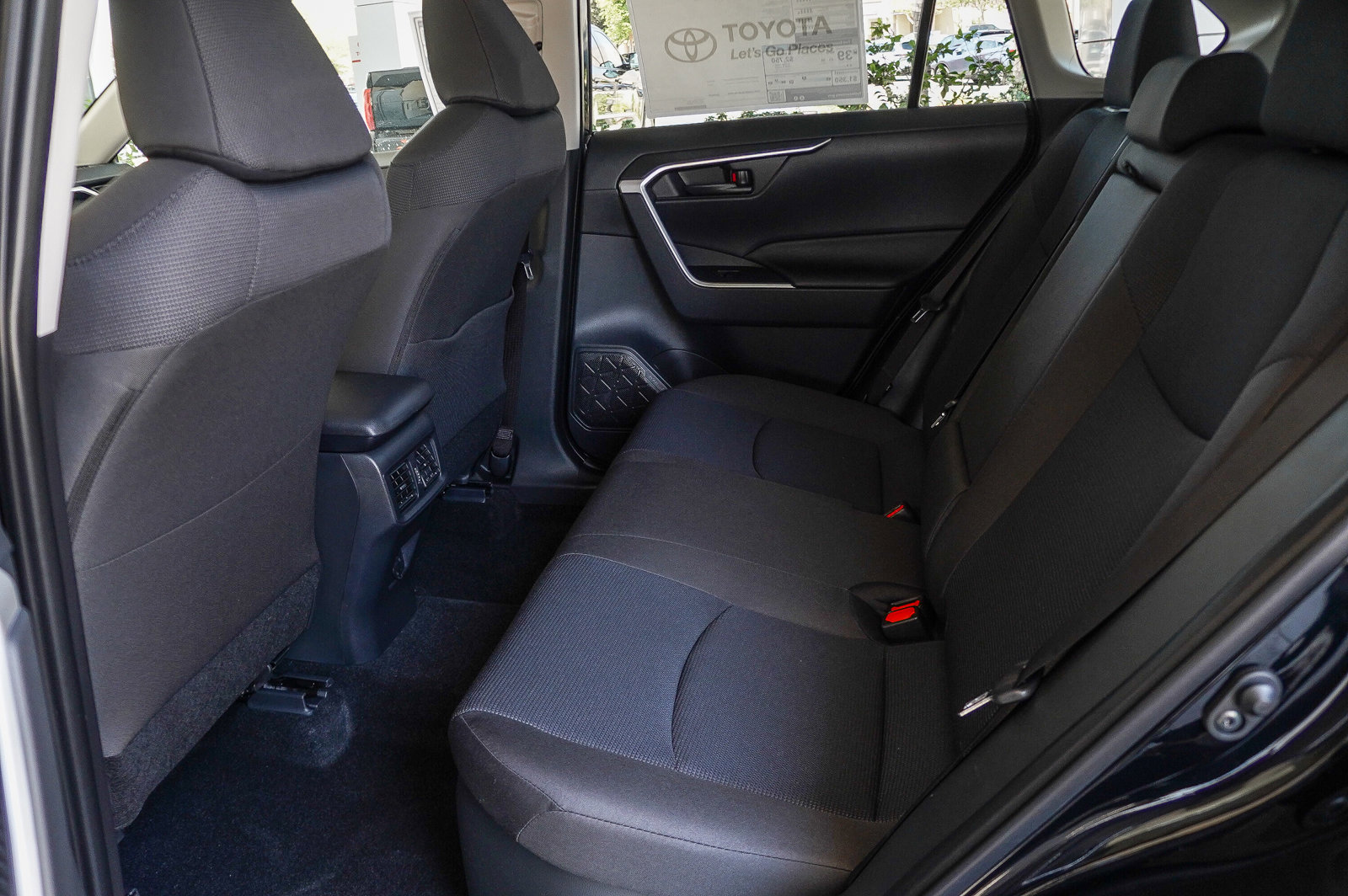 2025 Toyota RAV4 Hybrid LE photo 19