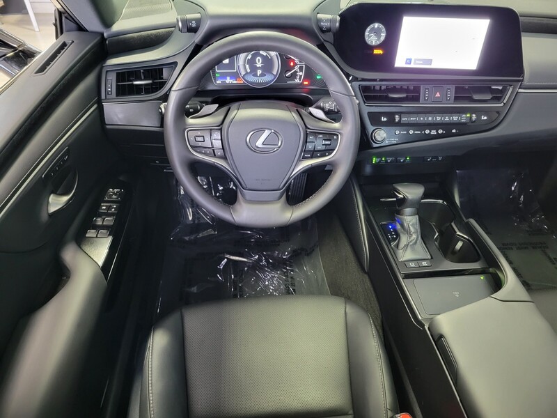 2025 Lexus ES 300h photo 11