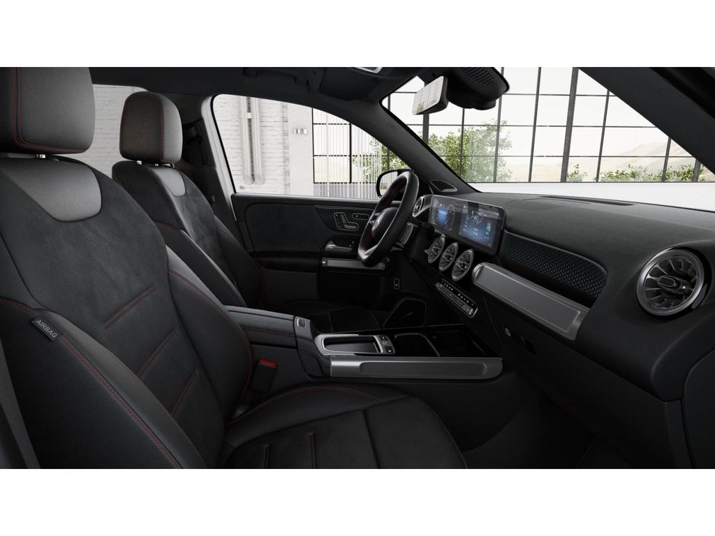 2025 Mercedes Benz GLB 250 4MATIC photo 4