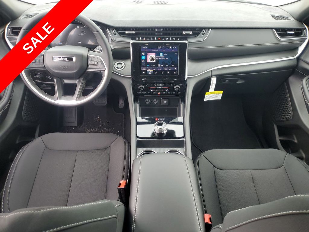 2025 Jeep Grand Cherokee Laredo Altitude photo 10