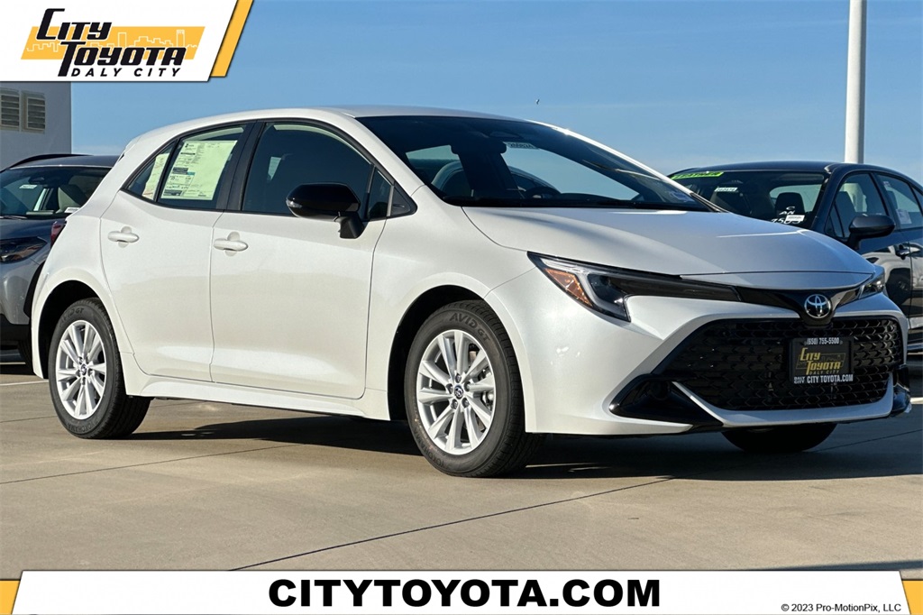 2026 Toyota Corolla Hatchback SE's photo