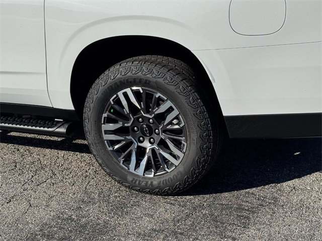 2026 Chevrolet Suburban Z71 photo 4