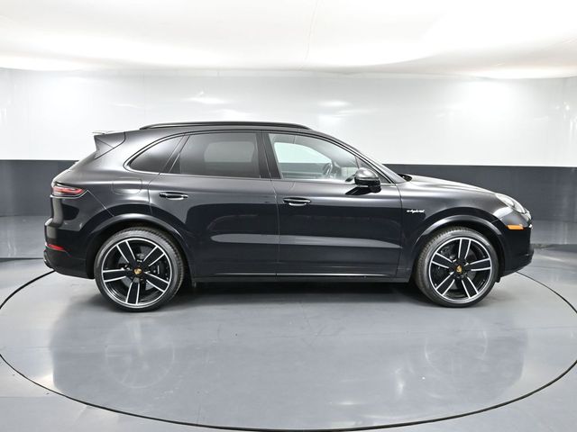 2022 Porsche Cayenne E-Hybrid Turbo S photo 3