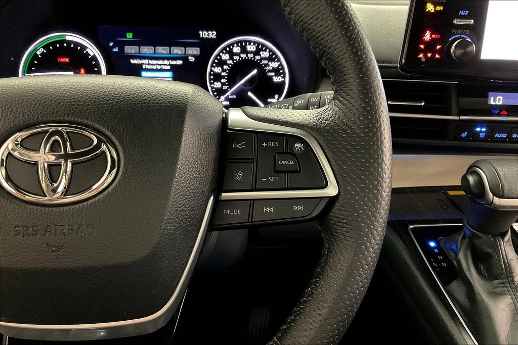 2022 Toyota Sienna Limited photo 17