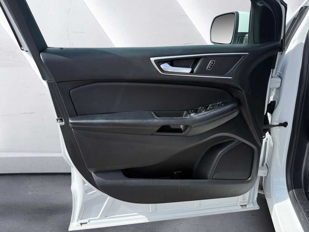 2023 Ford Edge SEL photo 12