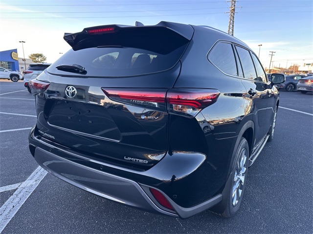 2026 Toyota Highlander Hybrid Limited photo 3
