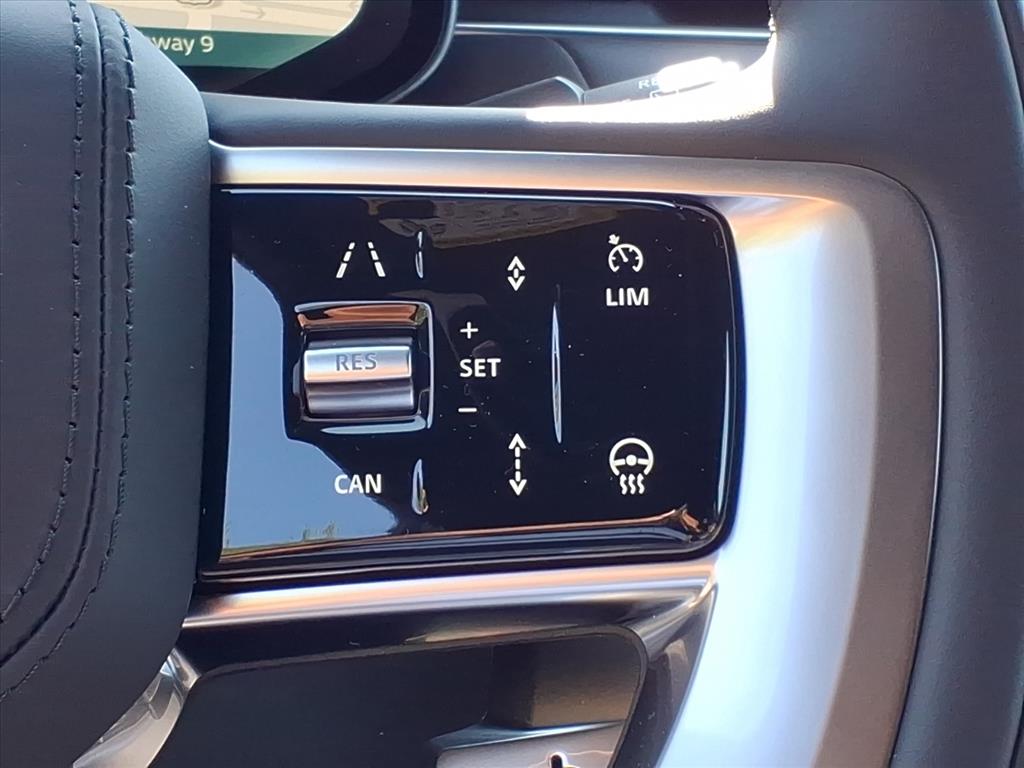 2025 Land Rover Range Rover SE photo 13