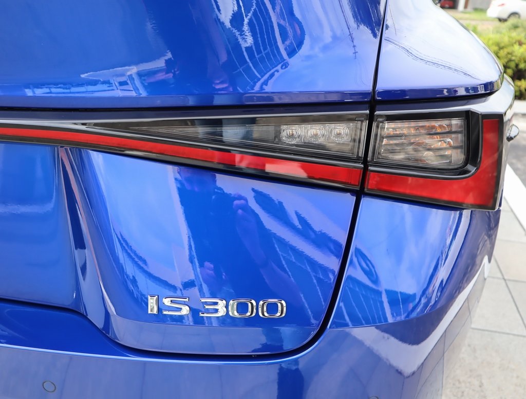 2025 Lexus IS 300 F SPORT photo 18