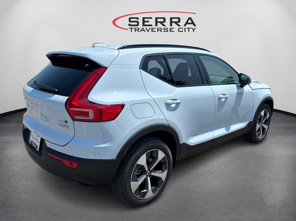 2026 Volvo XC40 AWD Plus photo 5