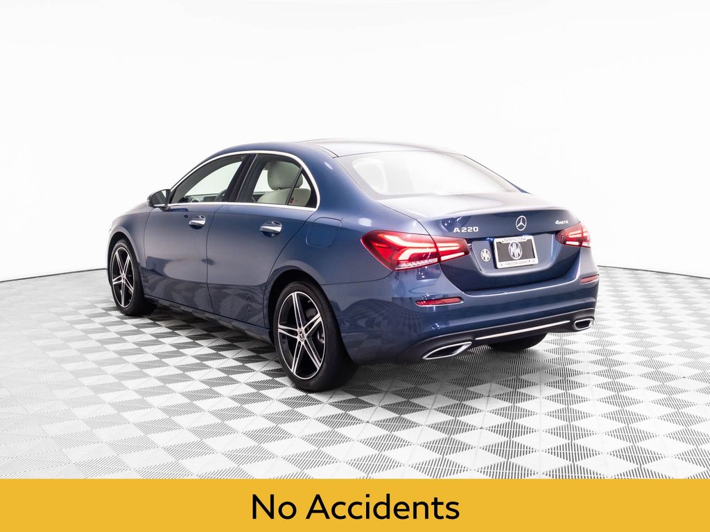 2022 Mercedes Benz A 220 4MATIC photo 3