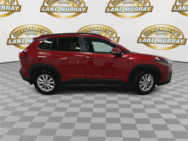 2023 Toyota Corolla Cross LE photo 2