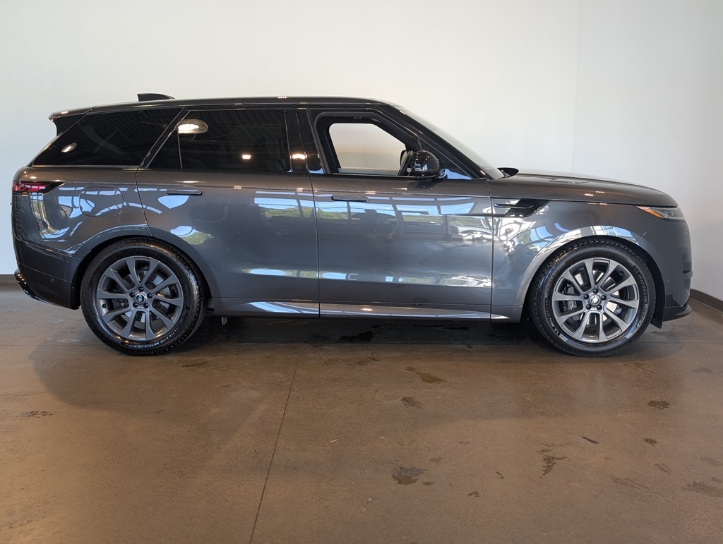 2023 Land Rover Range Rover Sport SE photo 3